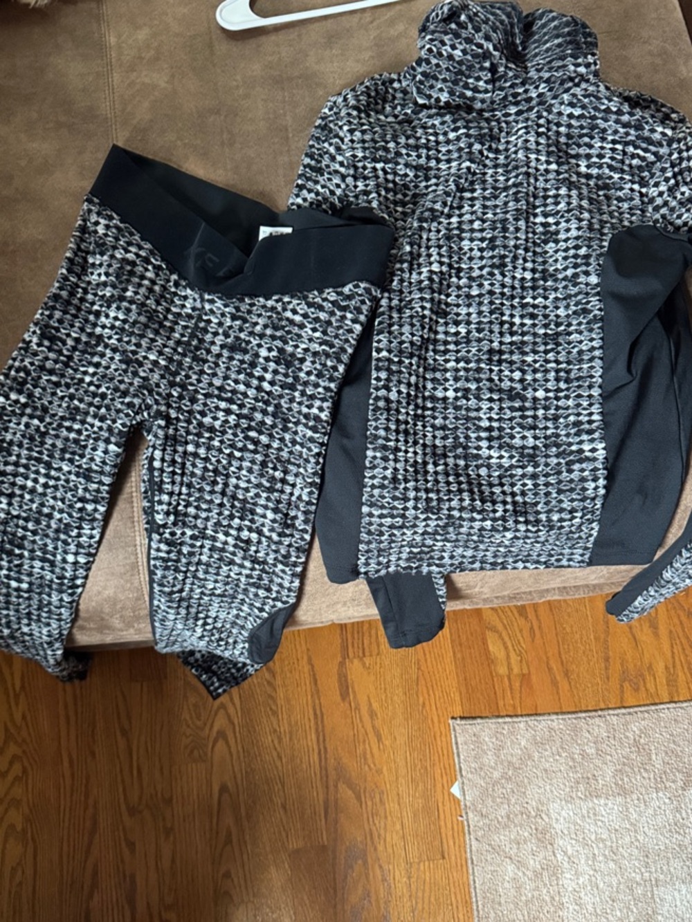 Nike Black & Gray Patterned Pro Hyperwarm Top and leggings